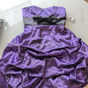 Elegant Purple Strapless Prom Dress